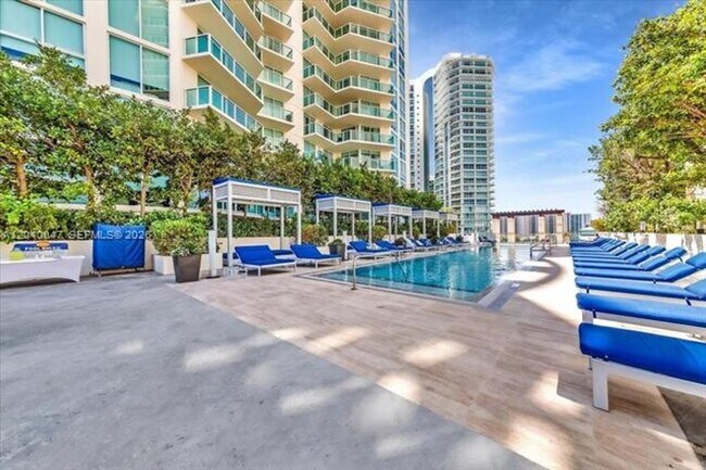 Building Photo - 200 Sunny Isles Blvd