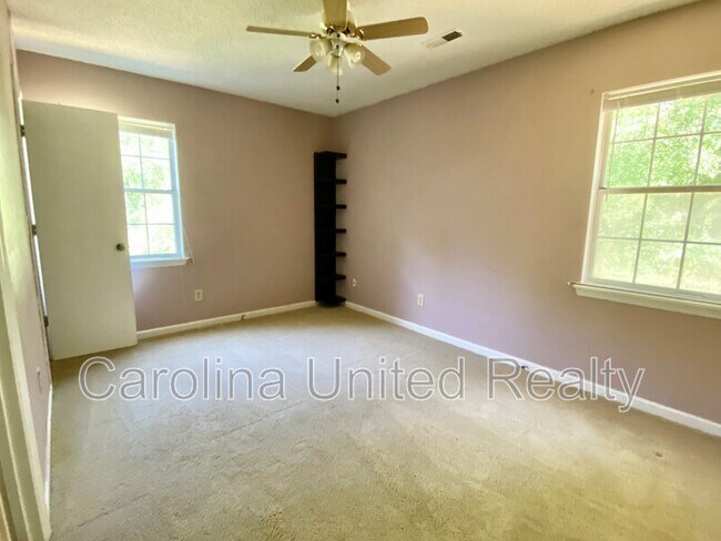 Building Photo - 3914 Aster Dr