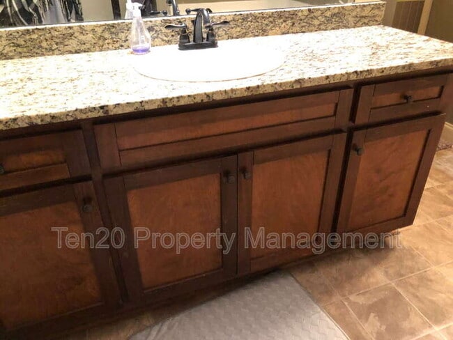 Building Photo - 2 Golden Eagle Ct