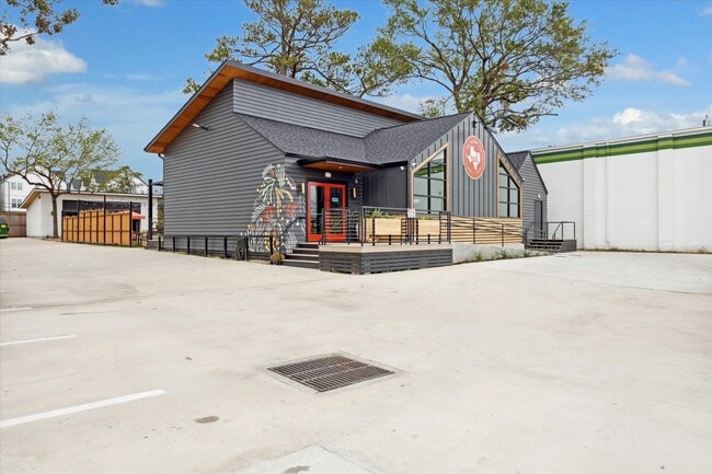 Building Photo - 5709 White Magnolia St.