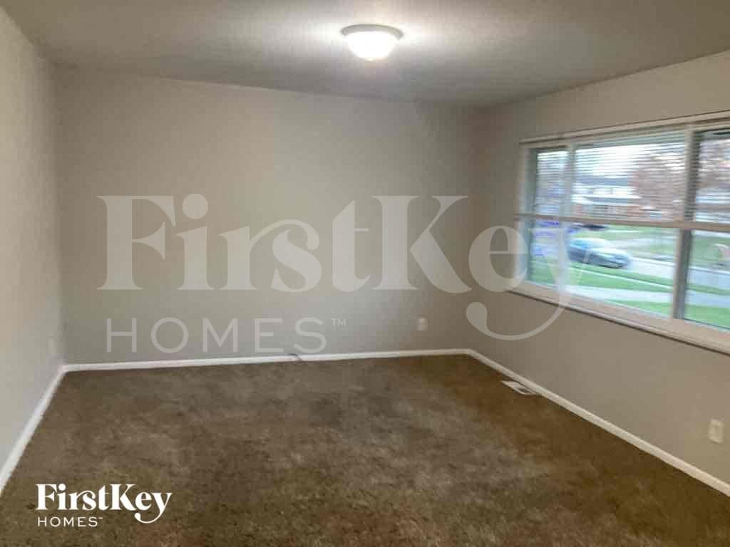 Building Photo - 1745 Pinebluff Ln