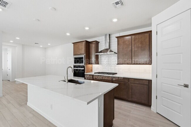 Building Photo - 7404 W Buckhorn Trail