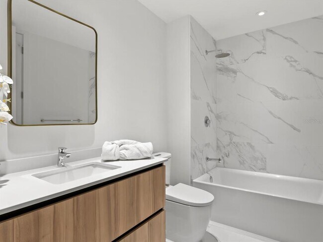 Building Photo - 1020 Sunset Point Rd