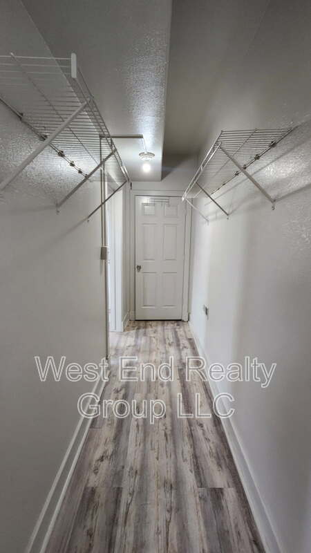 Building Photo - 105 S Harriet Ave
