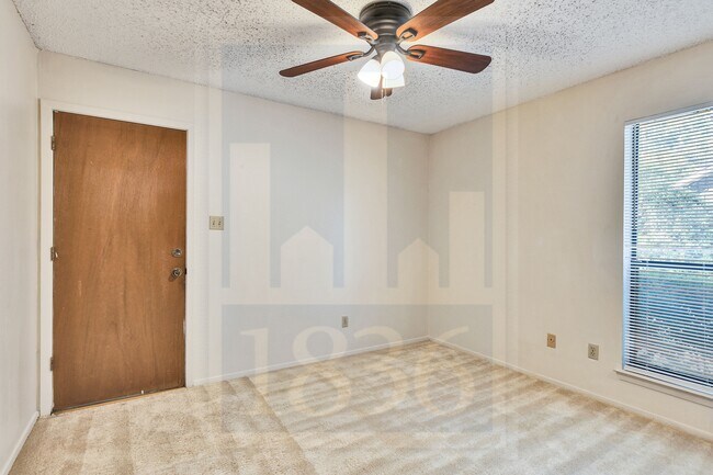 Building Photo - 3002 Breeze Terrace