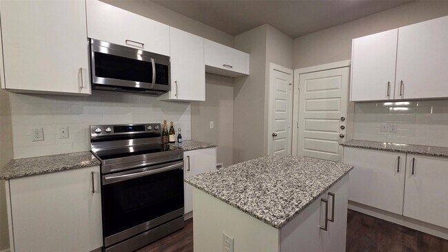 Building Photo - 9773 Grosbeak Ln