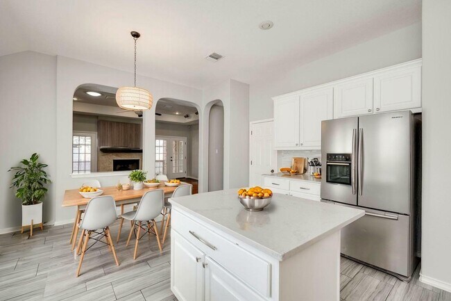 Building Photo - 2916 Alsatia Dr