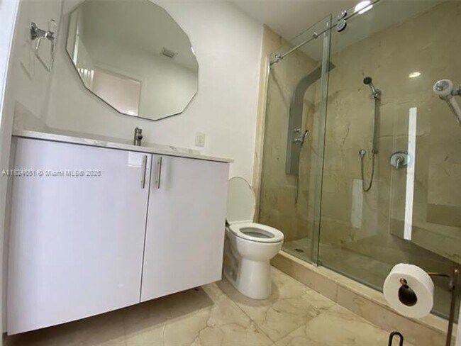 Building Photo - 19330 NE 18th Pl