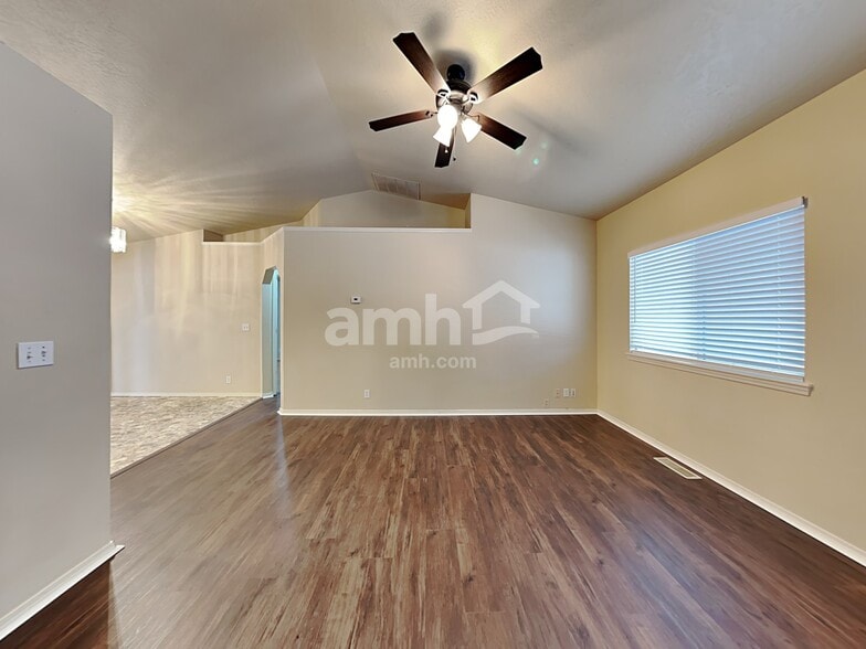 Building Photo - 37 Boardwalk Way