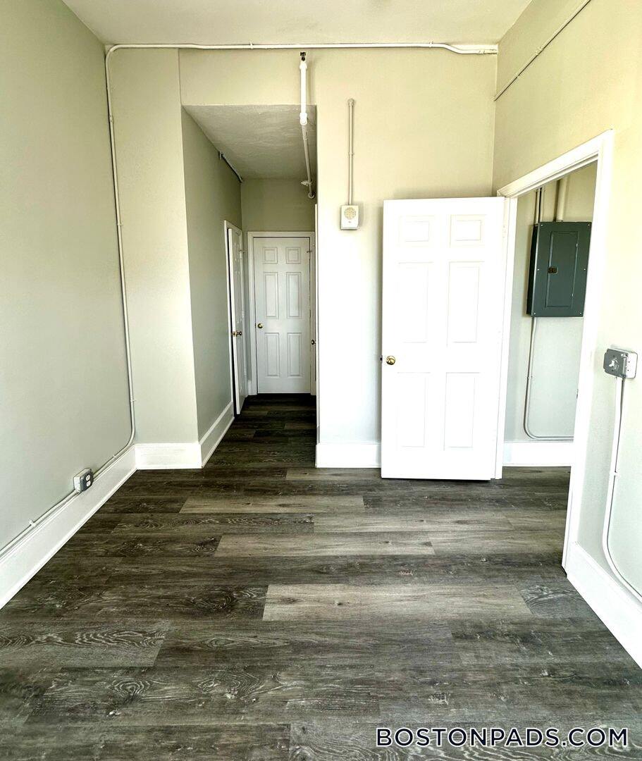 Building Photo - 50 Franklin St