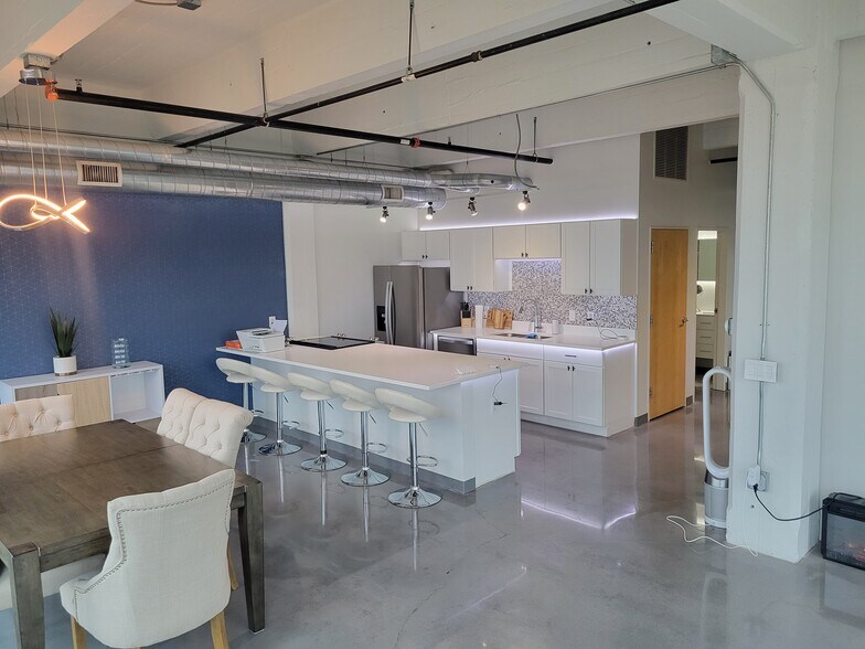 Building Photo - 120 SW 5th St