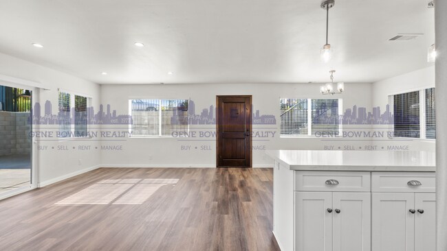 Building Photo - Spacious 3-Bedroom Home in Prime National ...