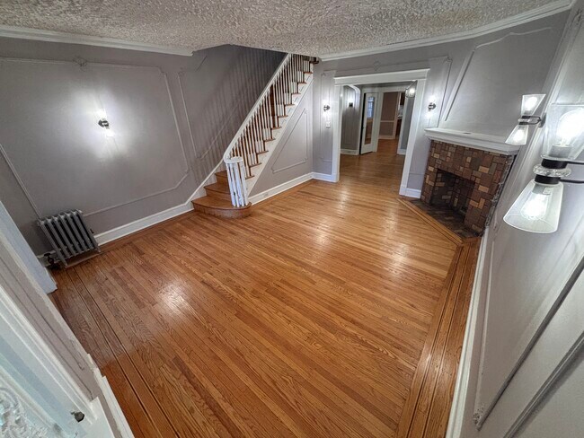 Building Photo - 5650 Woodcrest Ave