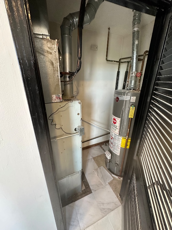 Building Photo - 2210 W Warren Blvd