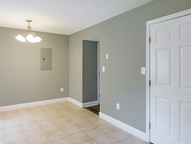 Building Photo - 46165 Kayak Ct