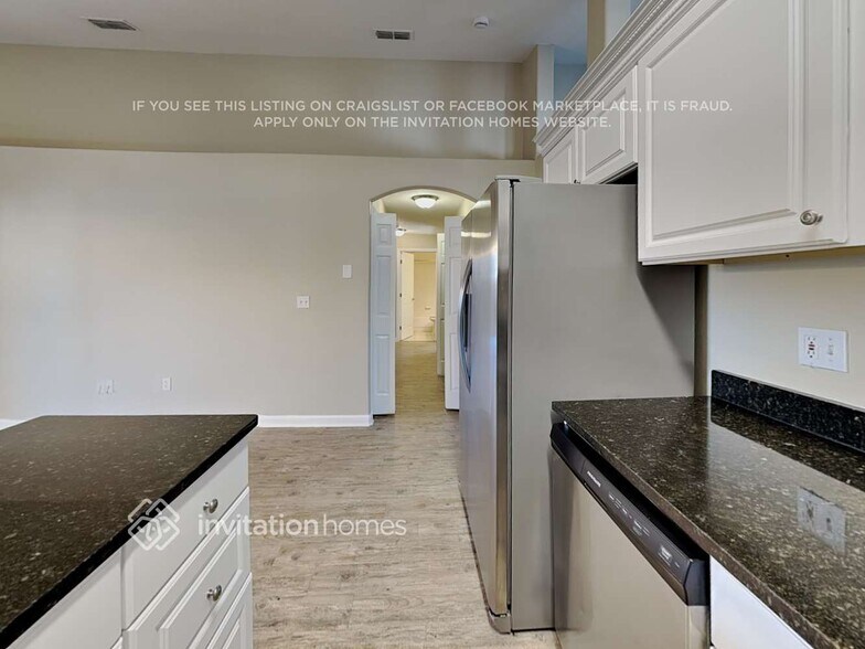 Building Photo - 2825 Falcon Crest Pl