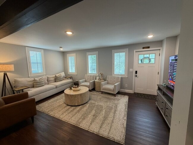 Building Photo - !!Fully Remodeled Row Home in the Heart of Lancaster City!!