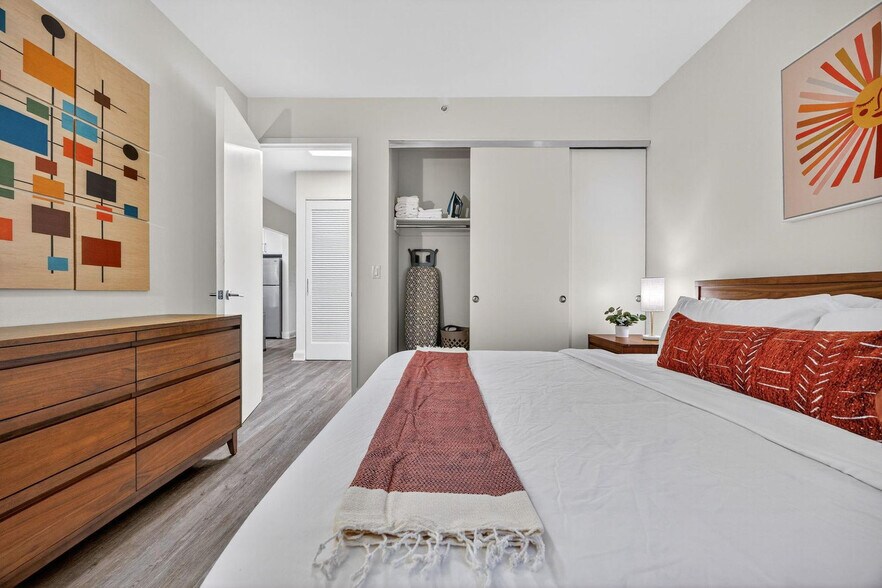 Building Photo - 10 Hanover Square