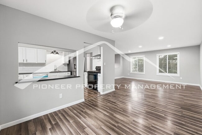 Building Photo - Gorgeous Home with Central AC and Fenced Yard