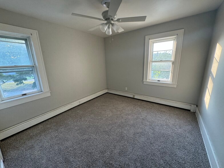 Building Photo - 4258 W Ridge Rd