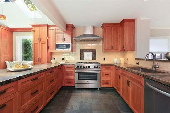 Building Photo - 1269 Grizzly Peak Blvd