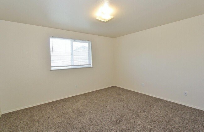Building Photo - 6734 W Clinton Ln