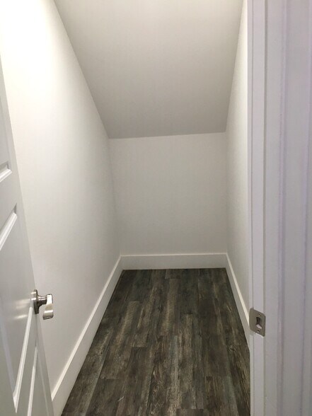 Building Photo - 709 W Woodard St