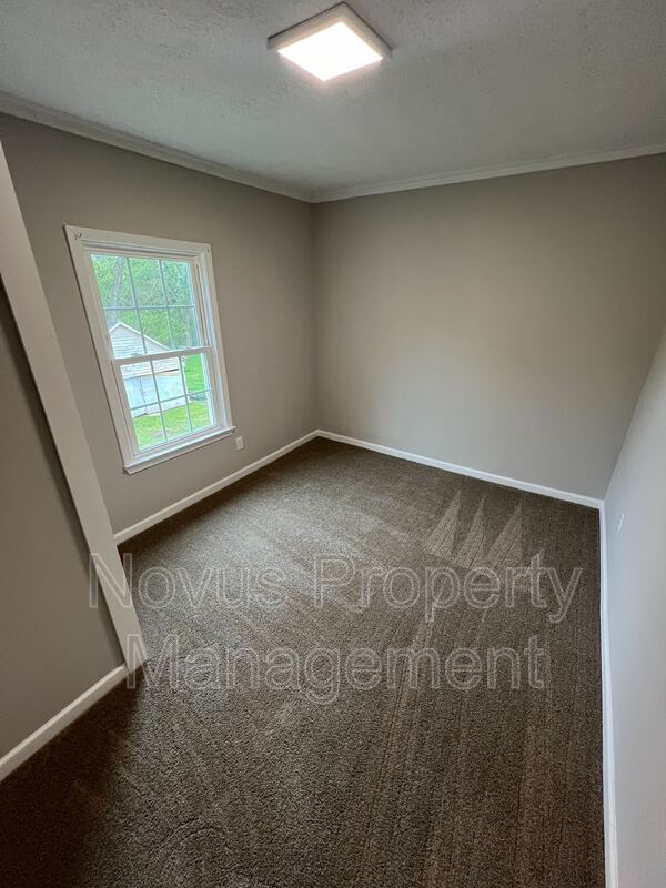 Building Photo - 304 Cedar St