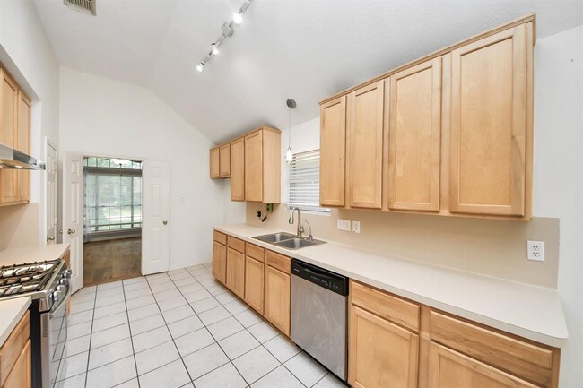 Building Photo - 21630 Live Oaks Spring Dr