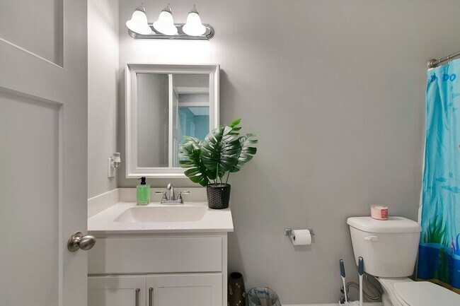 Building Photo - 110 War Admiral Ct