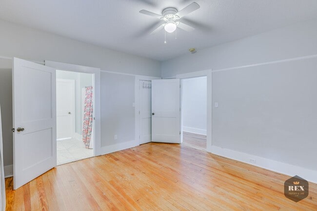 Building Photo - Central Location, Hardwood Floors, Recently Updated