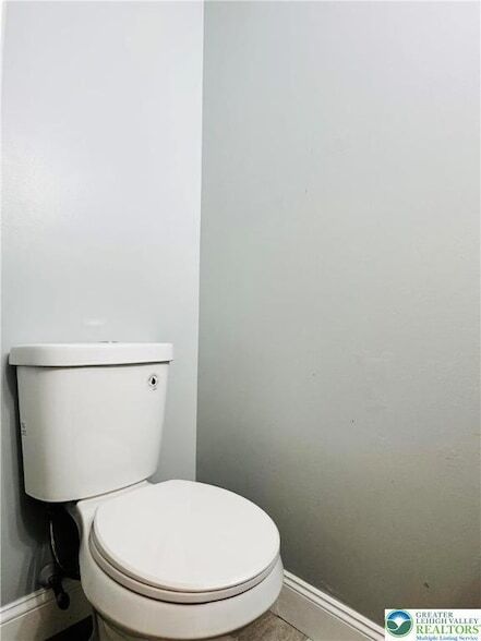 Building Photo - 2274 Briarwood Dr