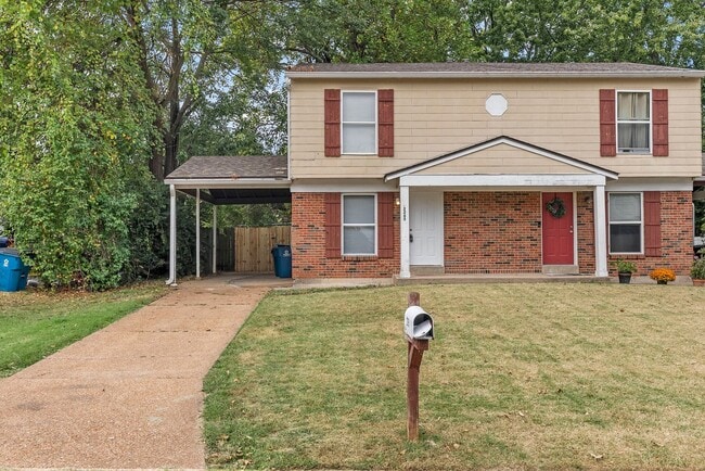 Building Photo - Newly Updated 3-Bedroom Duplex with Fresh Paint and Flooring!