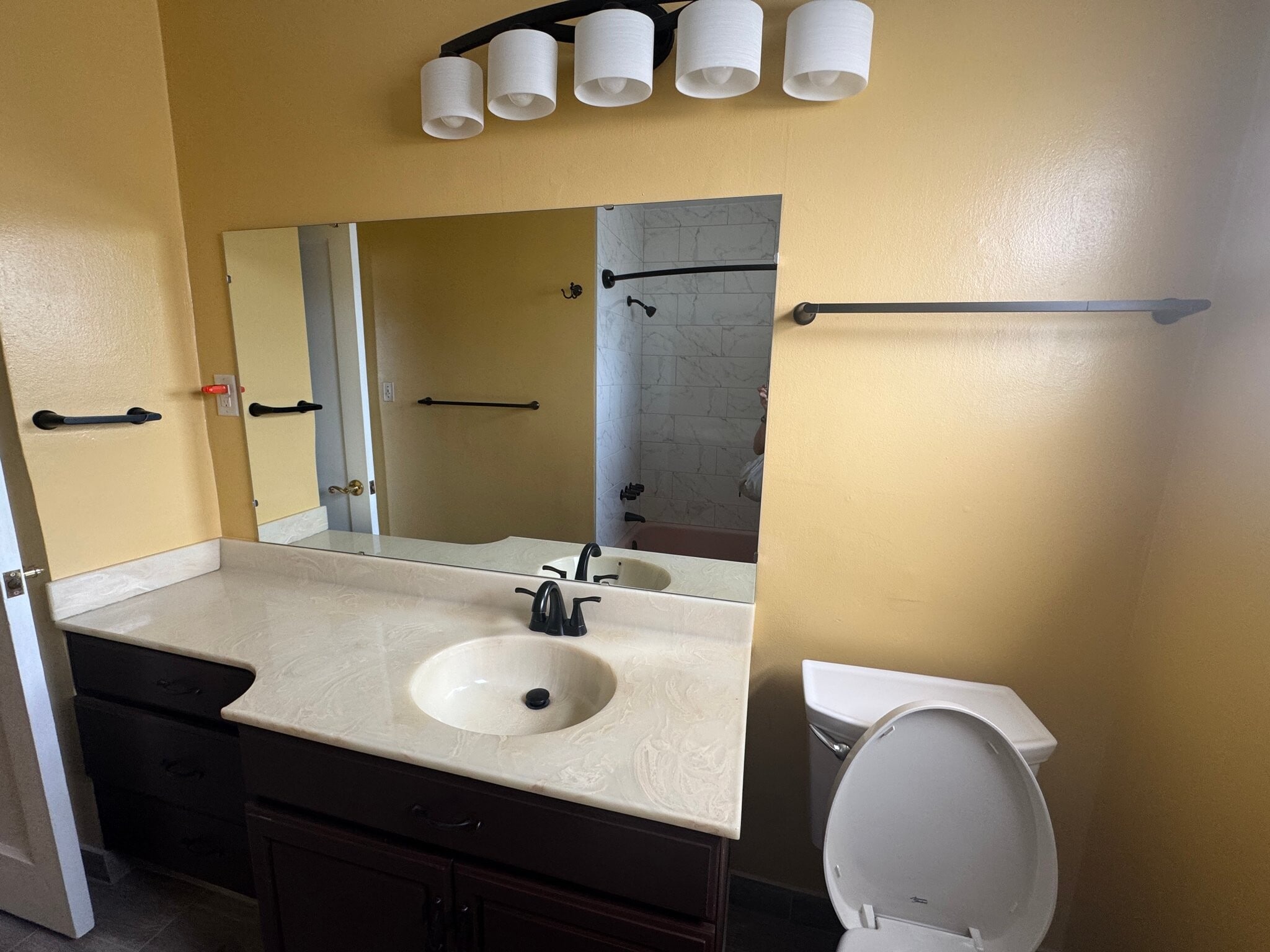 Building Photo - 601 Linden Ave