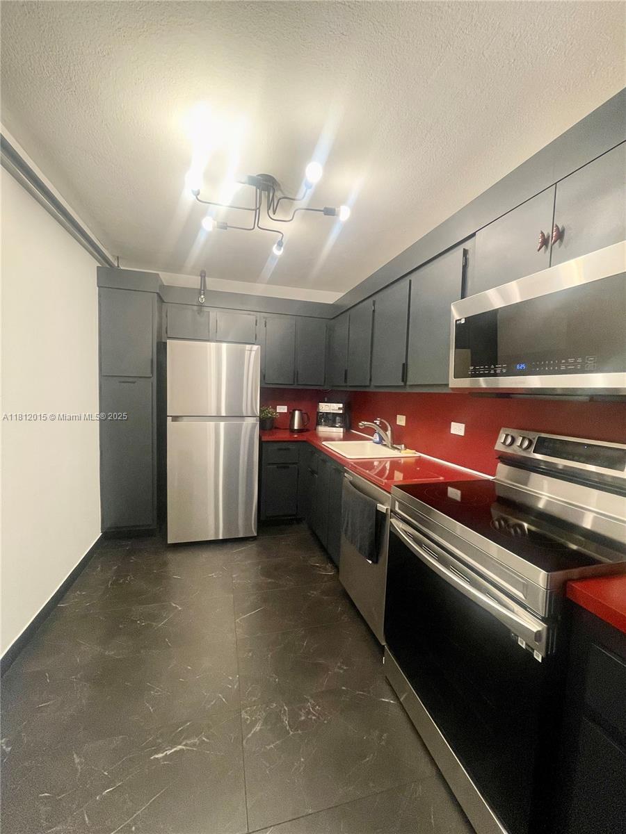 Building Photo - 20505 E Country Club Dr