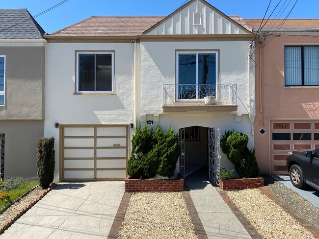 Building Photo - 2047 32nd Ave