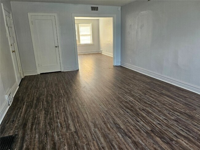 Building Photo - 5856 Hampton Ave