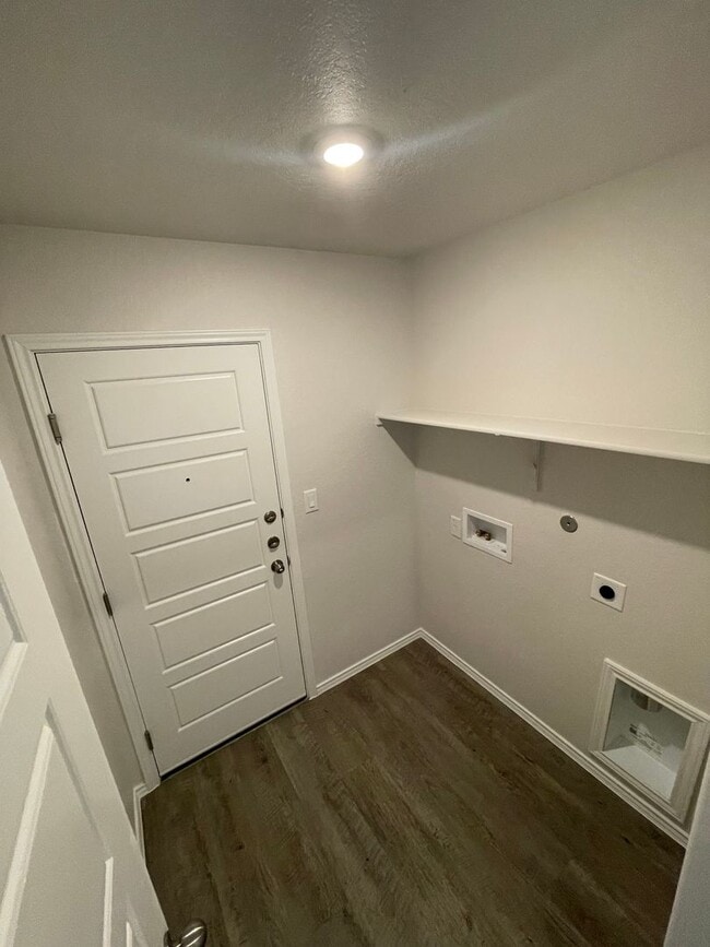 Building Photo - NO HIDDEN FEES! Three Bedroom | Two Bath Home in Legend Pond