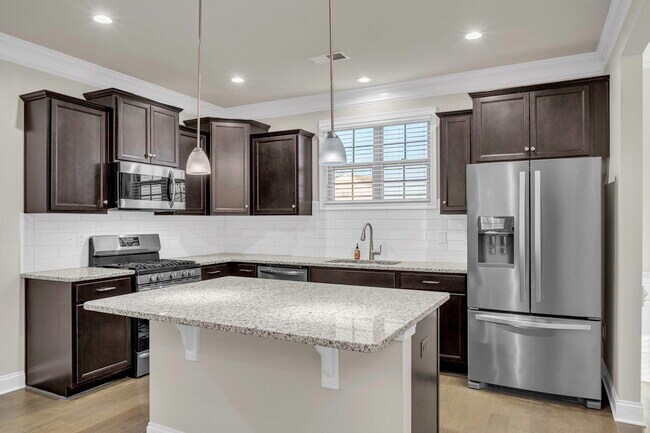 Building Photo - 222 Raleighwood Ln
