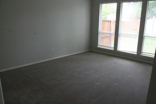 Building Photo - 3623 Rodale Way