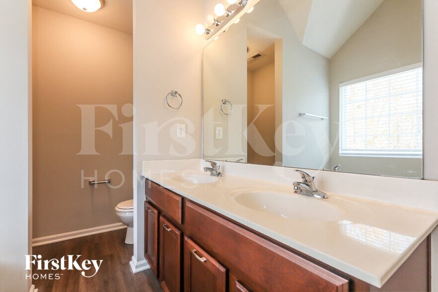 Building Photo - 5911 Parkstone Drive