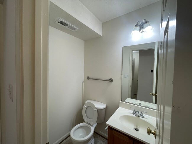 Building Photo - 1206 Long Meadows Dr