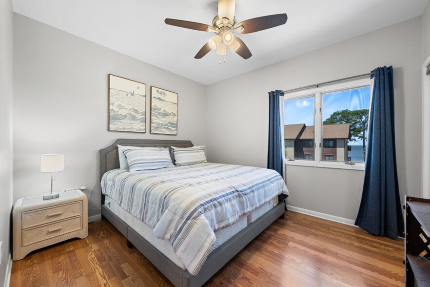 Building Photo - 3806 Spinnaker Dr