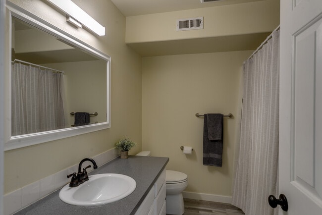 Building Photo - 19007 SW Chesapeake Dr