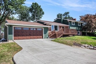 Building Photo - 1035 Wyman Dr