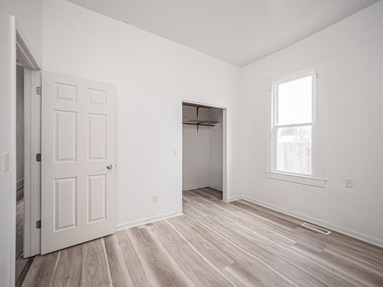 Building Photo - 1237 E Indiana St