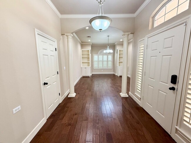 Building Photo - Fantastic Location, Fantastic Exec Home