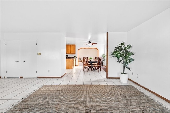 Building Photo - 6682 Alexandria Dr