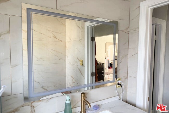 Building Photo - 1245 N Orchard Dr