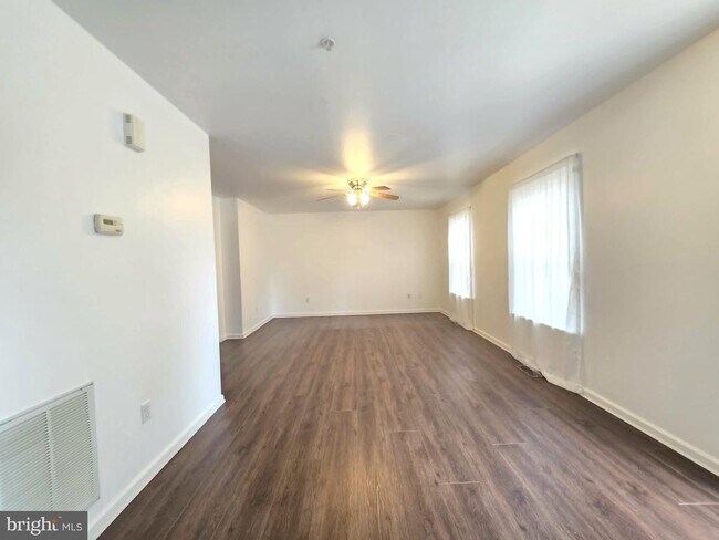 Building Photo - 1011 Granite Ct
